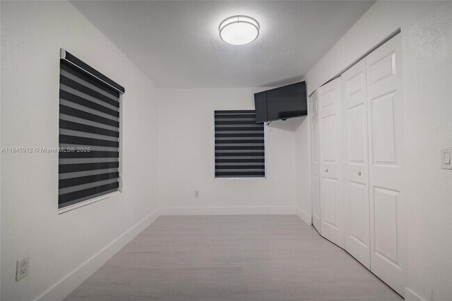 Foto del edificio - 595 NW 139th Terrace