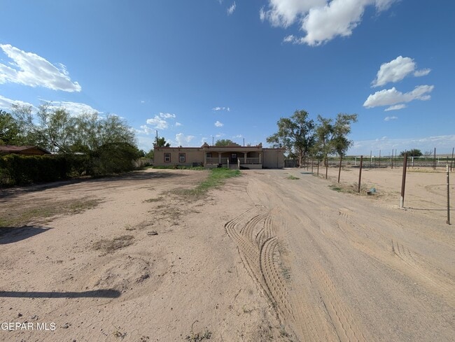 Building Photo - 13821 Villalobos Rd