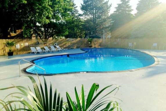 Building Photo - Willows On France