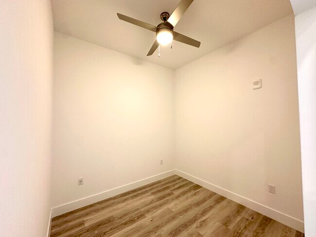 Foto del edificio - 236 NW 32nd St