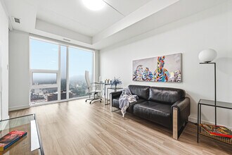 Building Photo - Walnut Place