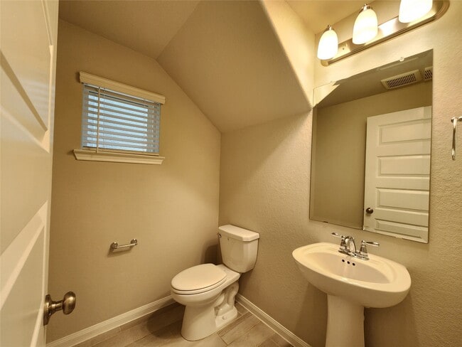 Building Photo - 1513 Lakeline Oak Dr