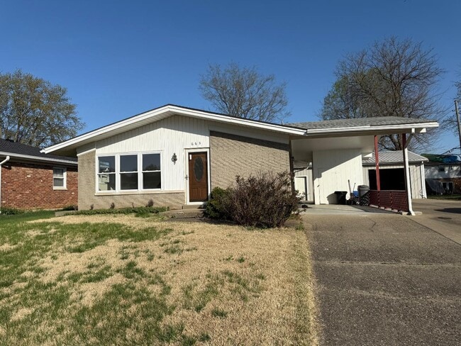 Building Photo - 663 Redwood Dr