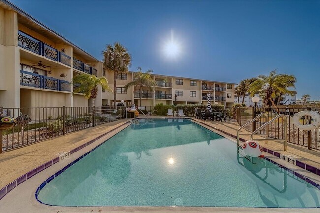 Foto del edificio - 11650 Capri Cir S