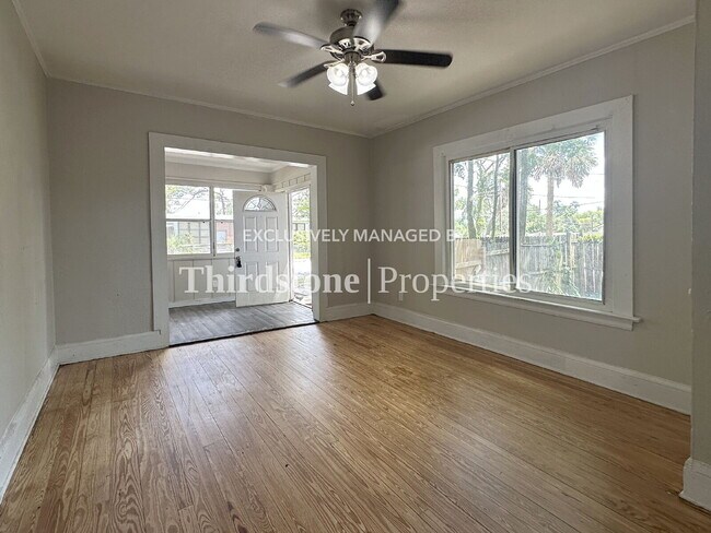 Foto del edificio - 920 Alderside St