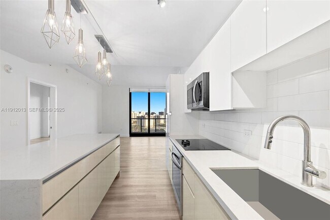 Foto del edificio - 101 Diplomat Pkwy