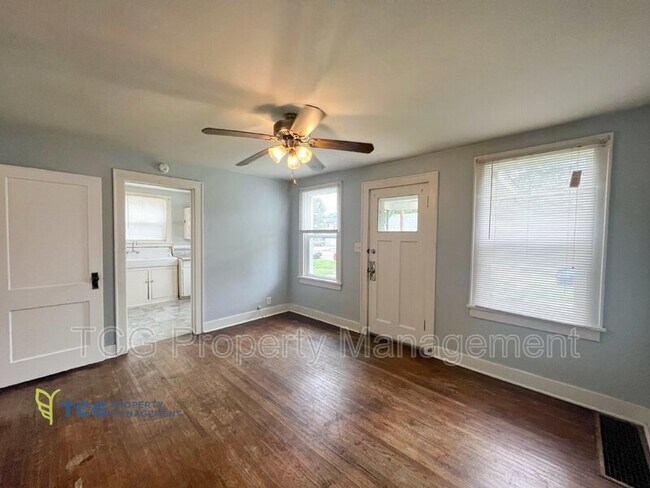 Building Photo - 623 Webster St