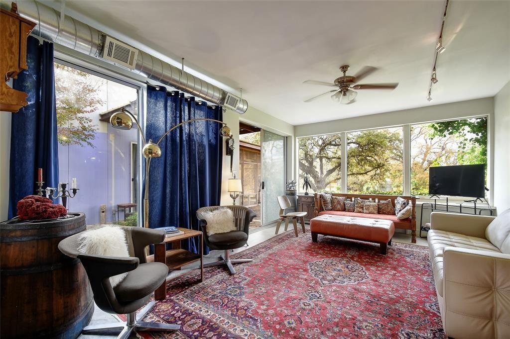 Primary Photo - 213 N Nugent Ave