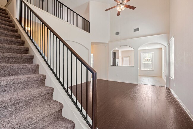 Foto del edificio - Incredible 3 Bed/2.5 Bath 2-Story home in ...