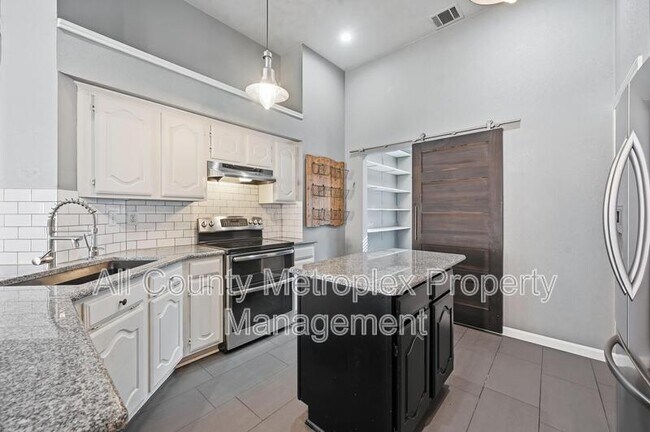 Building Photo - 2024 Brookville Ln