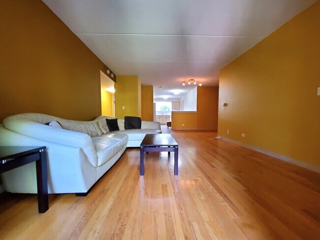 Foto del edificio - 8700 W Evelyn Ln