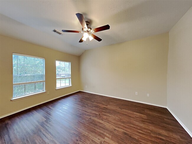 Foto del edificio - 2218 Laurel Oaks Dr