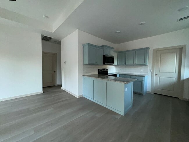 Building Photo - 1202 W Iowa- hot new listing!