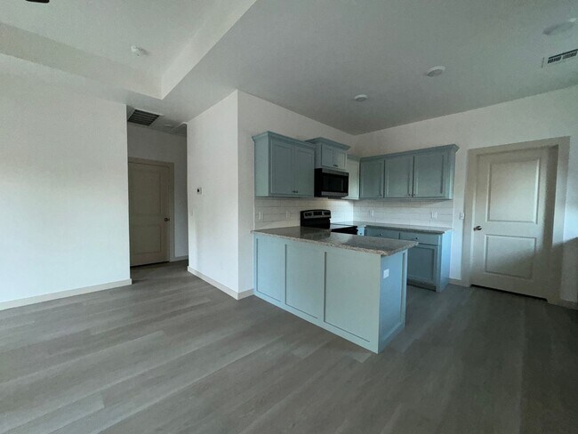 Foto del edificio - 1202 W Iowa- hot new listing!