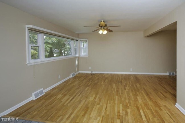 Building Photo - 2701 Applelane Ave