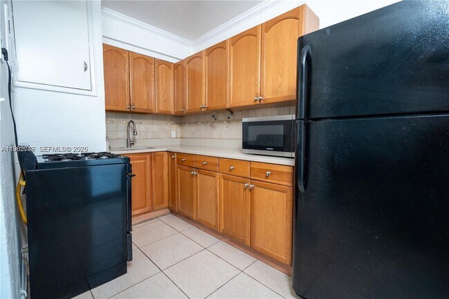 Foto del edificio - 7435 Harding Ave