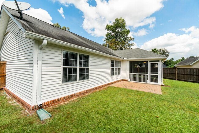 Foto del edificio - 325 Rose Marie Ln