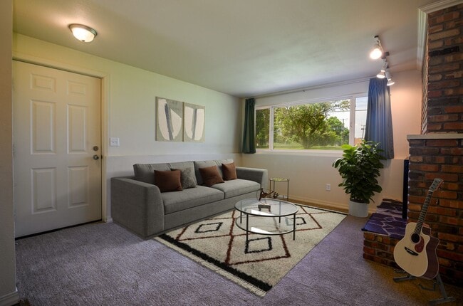 Building Photo - 2 Bed 2 Bath garden level unit in a 4 plex, south of main