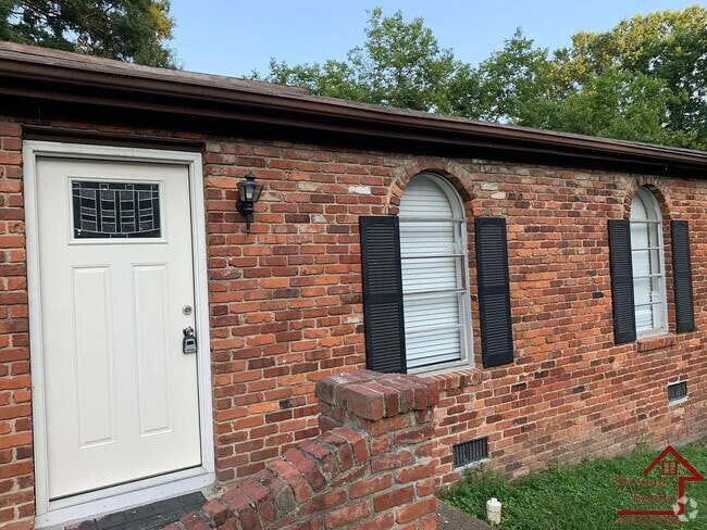 Building Photo - 4380 Delashmitt Rd
