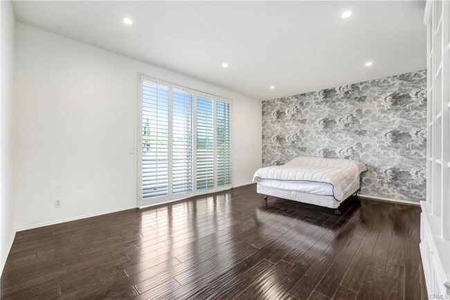 Foto del edificio - 4949 Genesta Ave