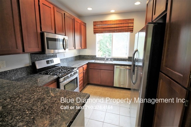 Building Photo - 2 BR, 2.5 BA town home in San Elijo Hills