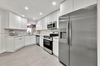 Building Photo - 1750 W 46th St