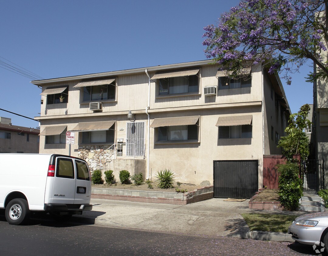 Building Photo - 148 N Manhattan Pl