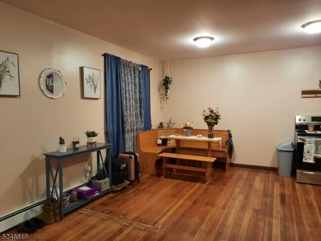Building Photo - 428 US-206