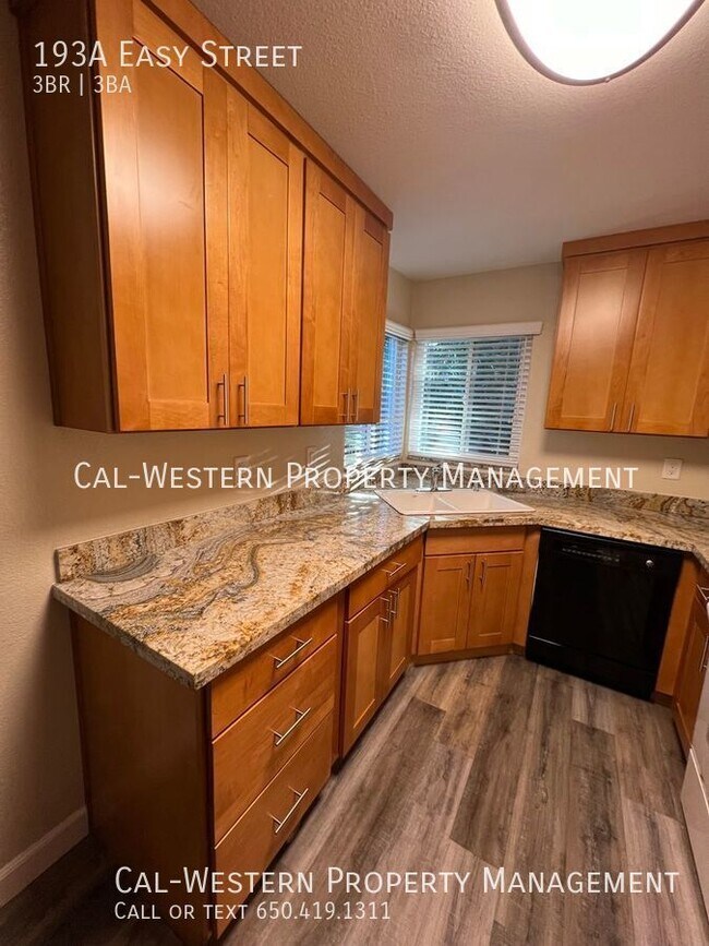 Building Photo - Completely Remodeled Duplex with Attached ...