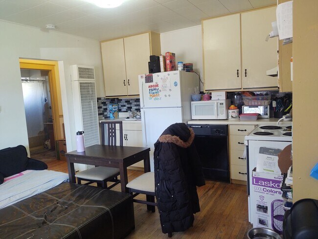 Building Photo - Briggs Street Triplex