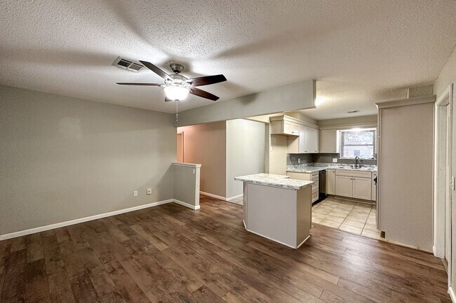 Building Photo - Cozy 3 Bed 2 Bath!