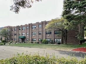 Building Photo - 696 Elm Pl
