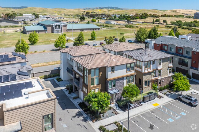 Building Photo - Fillmore at Boulevard