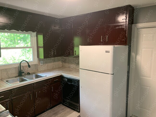 Building Photo - 8932 Glenridge Dr