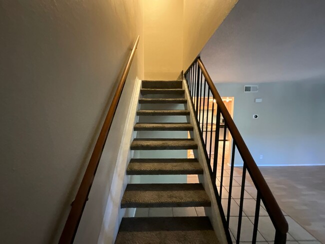 Foto del edificio - *Owner Broker* 2 Bedroom Townhome Availabl...