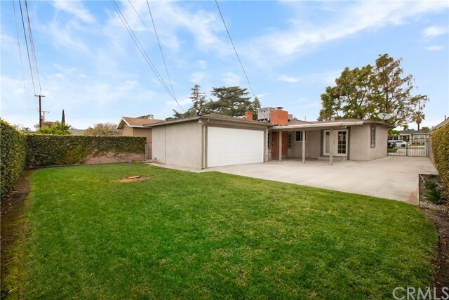 Building Photo - 636 E La Deney Dr