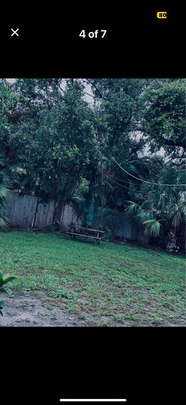 Foto del edificio - 6017 Crestwood Ave
