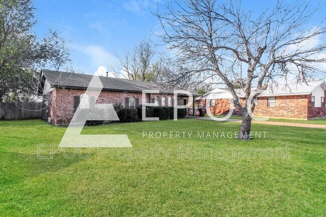 Foto del edificio - 1200 Lauren Ln