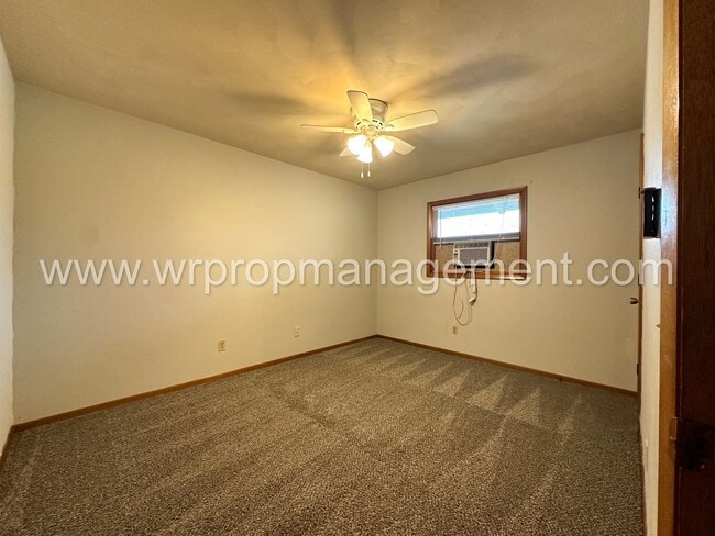 Building Photo - 400 Stamm St