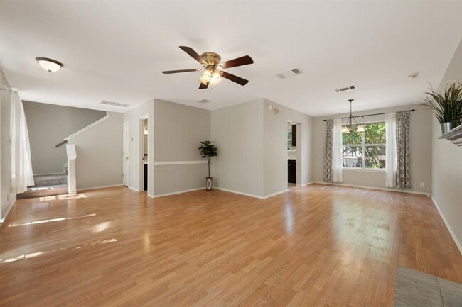Building Photo - 1807 Lion-Heart Dr
