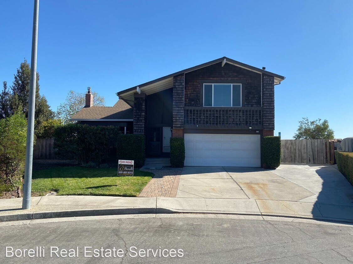 Primary Photo - 4 br, 2.5 bath House - 2325 Arabian Ct.