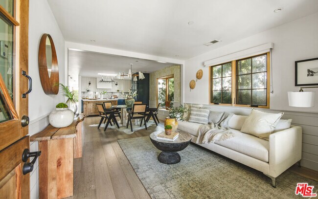 Building Photo - 3609 S Gramercy Pl