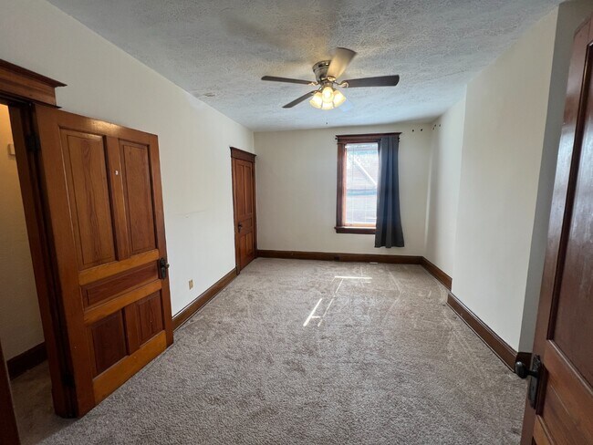 Building Photo - Spacious 2-Bed Near UC Medical Campus — Modern Updates, Central HVAC, Off-Street Parking