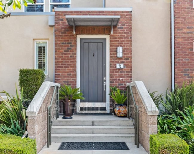71 Brownstone Way, Aliso Viejo, CA 92656 Townhome Rentals in Aliso