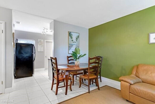 Building Photo - 2 br, 1 bath House - 2457 NW 9th Ter