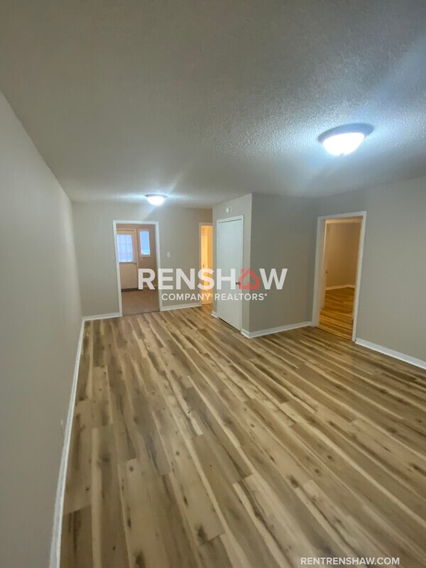 Building Photo - 907 Harrell Ave