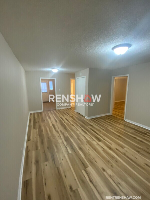 Foto del edificio - 907 Harrell Ave
