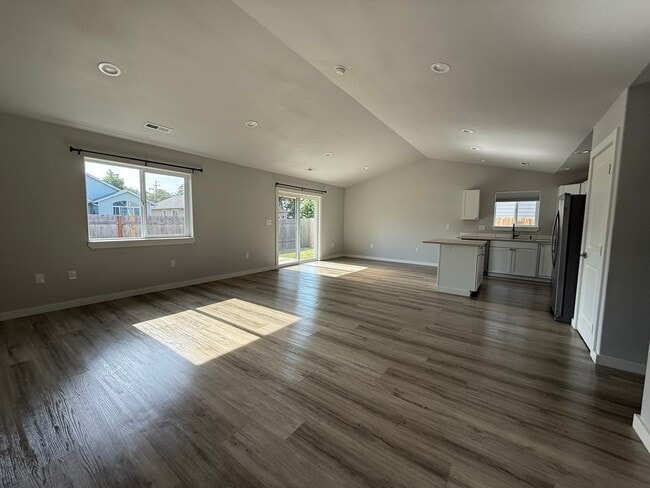 Foto del edificio - Gorgeous Pet Friendly Three Bedroom Lebano...