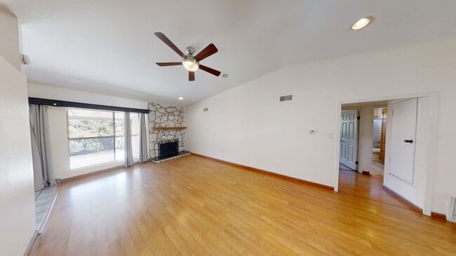 Building Photo - 4BR/2BA house with View, private yard!
