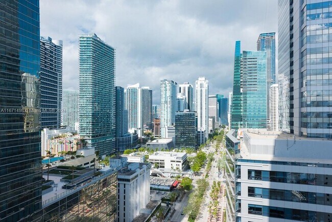 Building Photo - 1451 Brickell Ave
